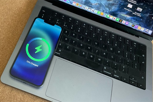 新专利显示MacBook Pro可以集成图形平板和iPhone充电器