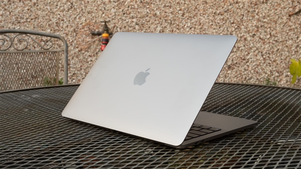 苹果新款MacBook Air来了：屏幕、芯片全都是大升级