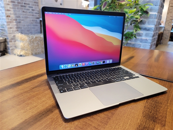 告别LCD！新款MacBook Air升级OLED：苹果史上最强Air